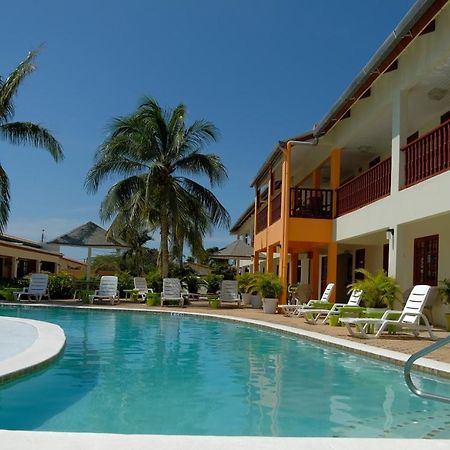 Aruba Quality Apartments & Suites Палм Бич Экстерьер фото