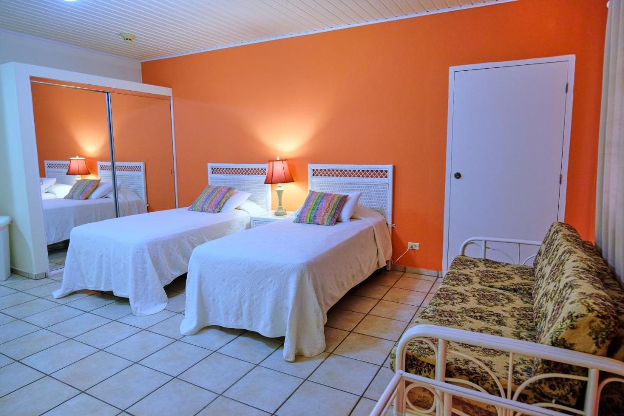 Aruba Quality Apartments & Suites Палм Бич Экстерьер фото