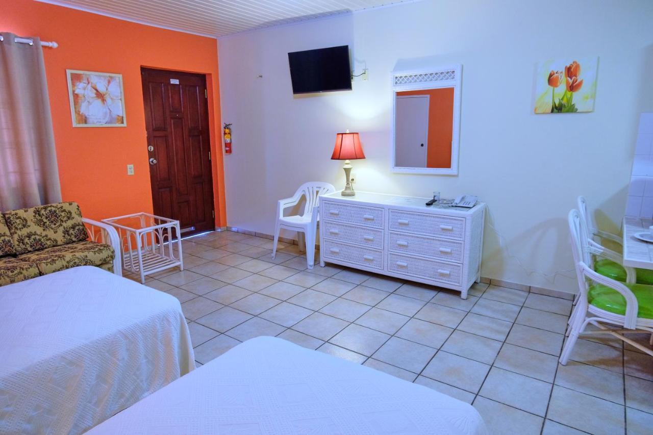 Aruba Quality Apartments & Suites Палм Бич Экстерьер фото