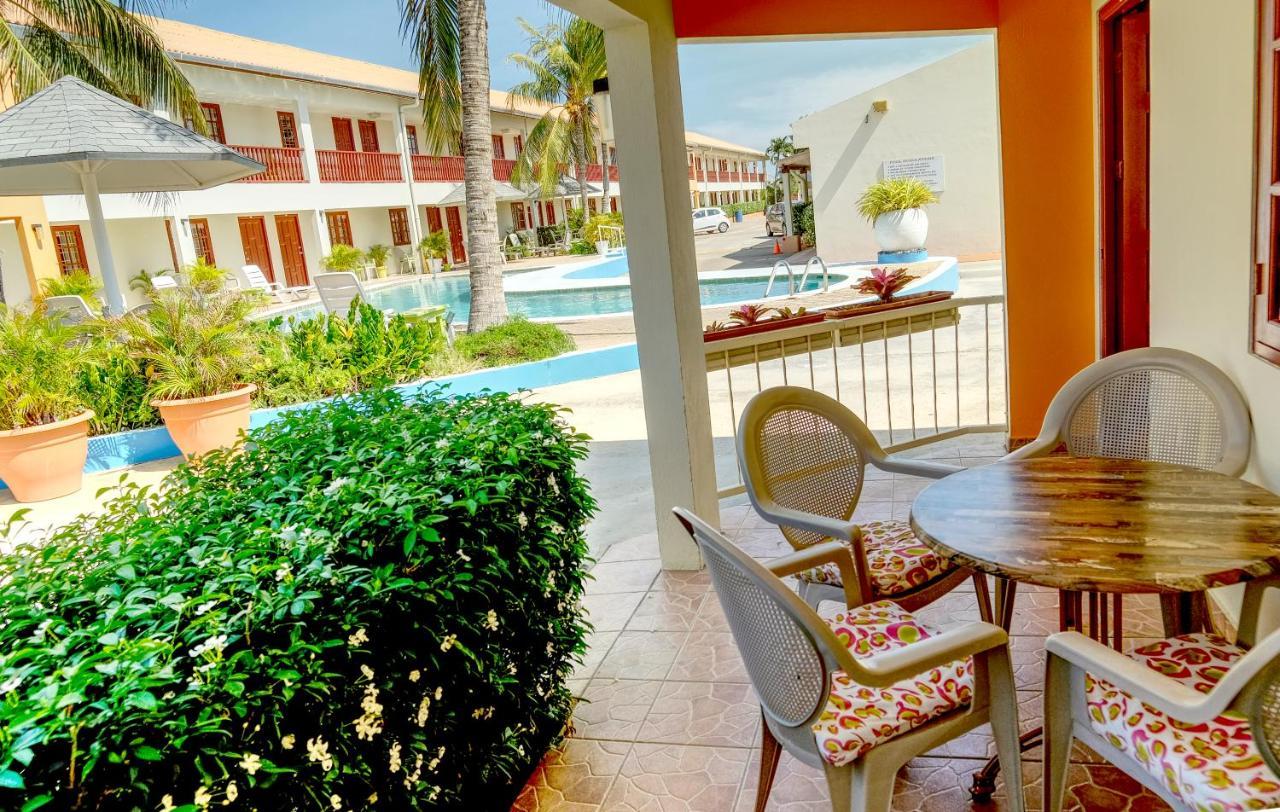 Aruba Quality Apartments & Suites Палм Бич Экстерьер фото