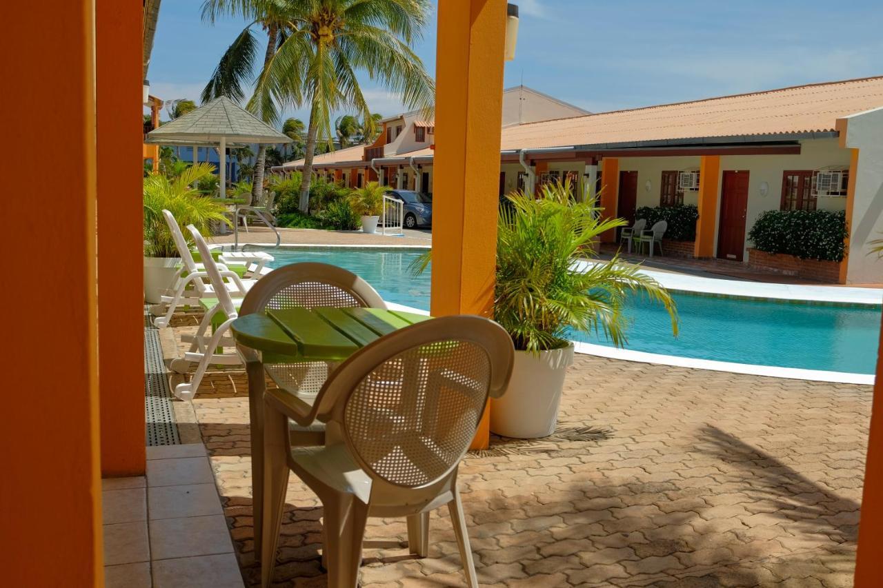 Aruba Quality Apartments & Suites Палм Бич Экстерьер фото