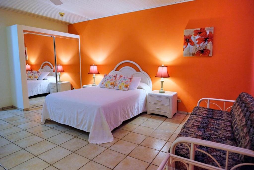 Aruba Quality Apartments & Suites Палм Бич Экстерьер фото