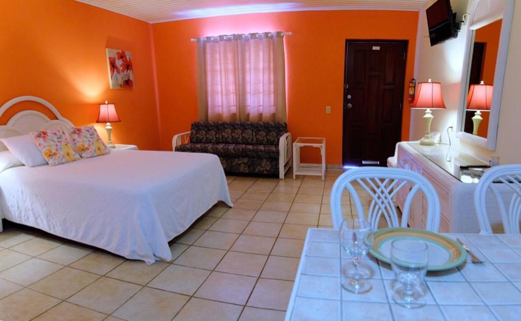 Aruba Quality Apartments & Suites Палм Бич Экстерьер фото