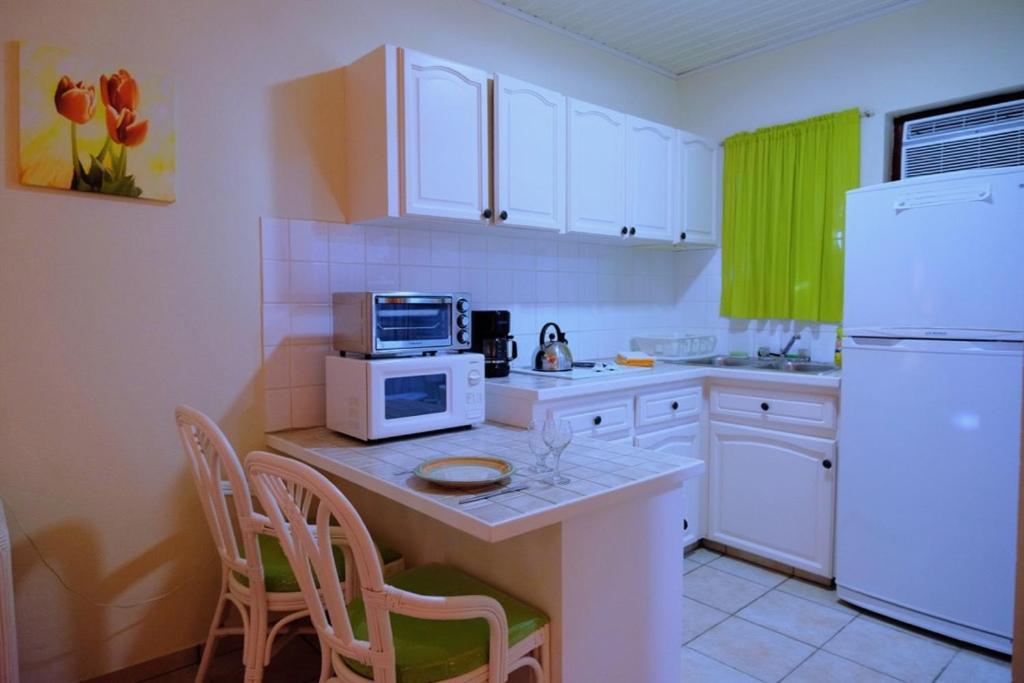 Aruba Quality Apartments & Suites Палм Бич Экстерьер фото