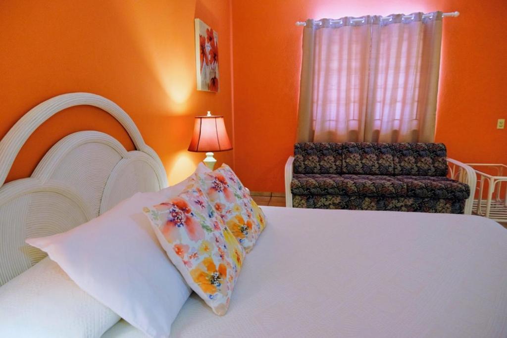 Aruba Quality Apartments & Suites Палм Бич Экстерьер фото