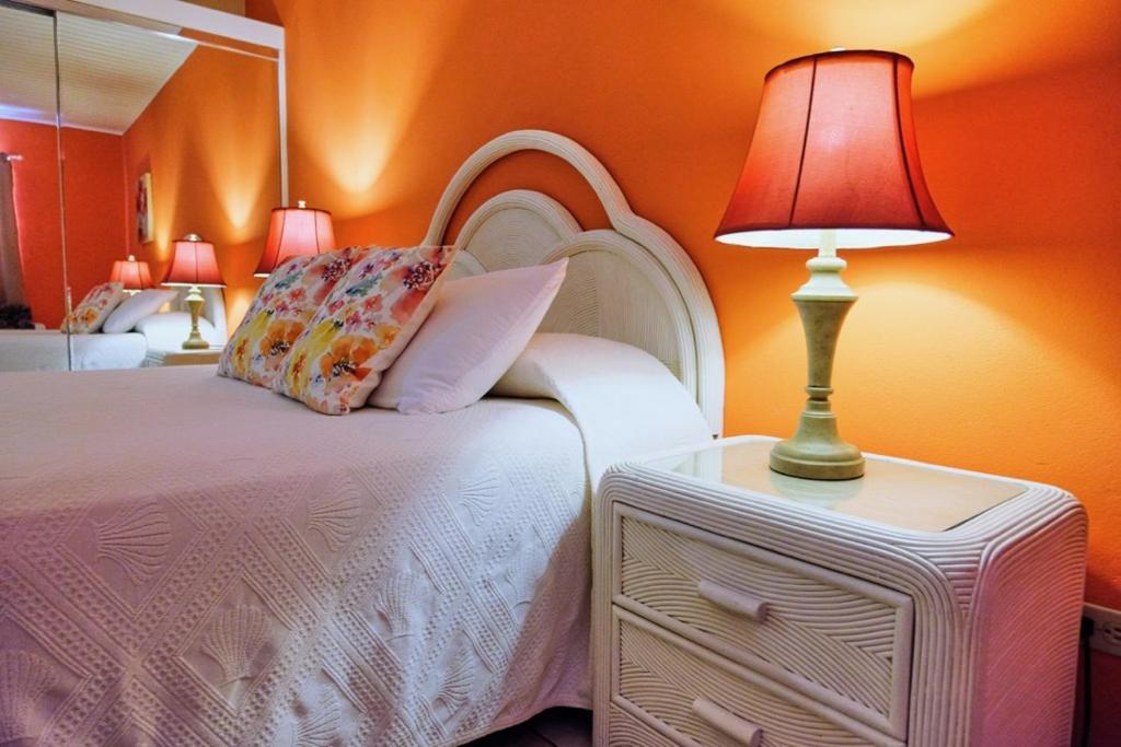 Aruba Quality Apartments & Suites Палм Бич Экстерьер фото