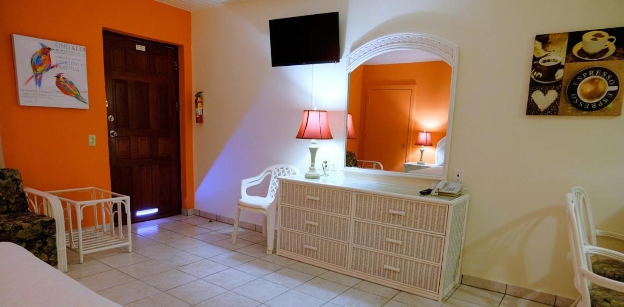 Aruba Quality Apartments & Suites Палм Бич Экстерьер фото