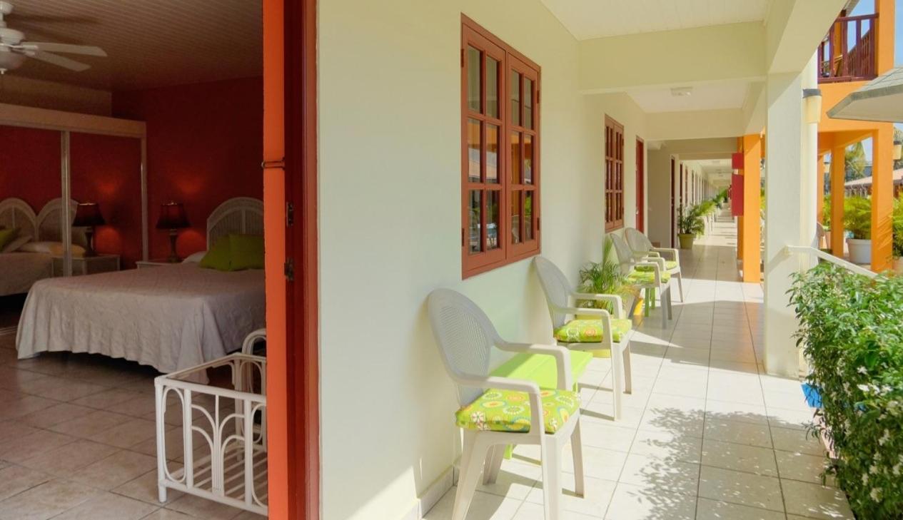 Aruba Quality Apartments & Suites Палм Бич Экстерьер фото